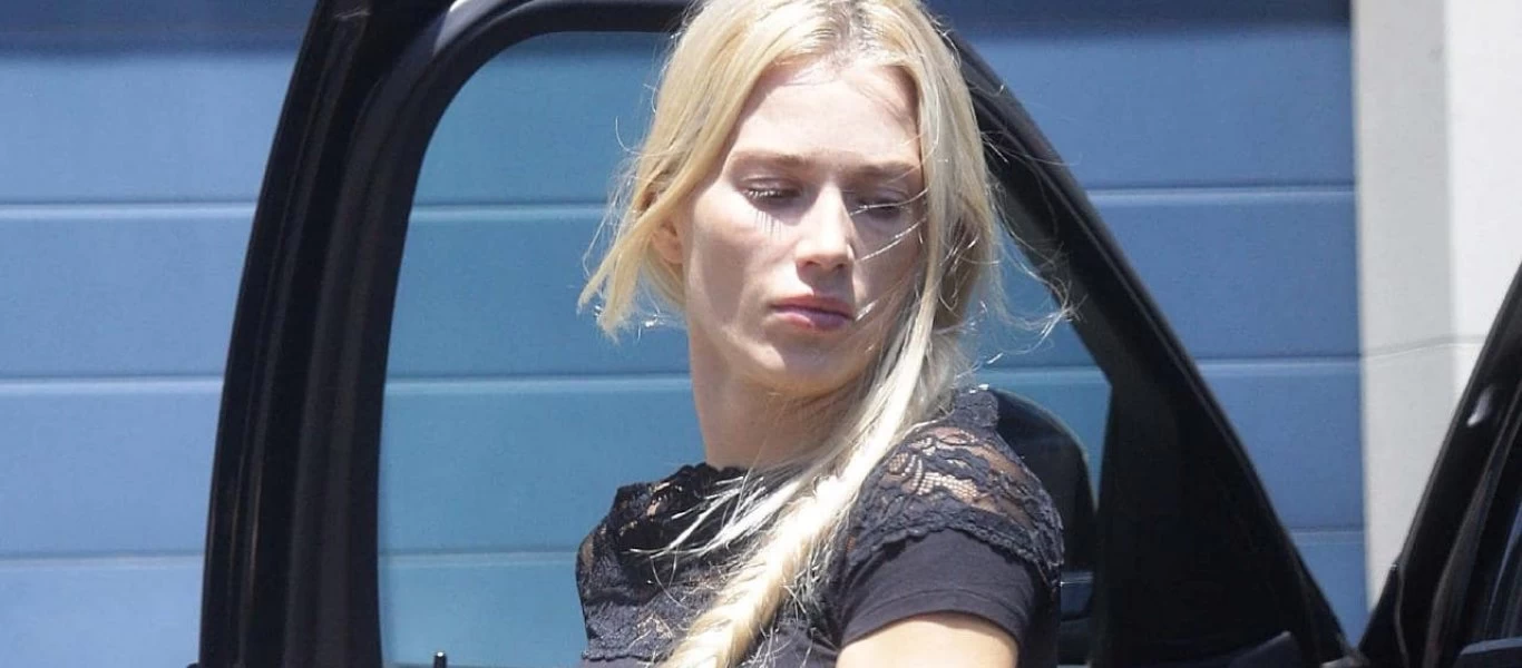 Βικτώρια Καρύδα: Ξανά «στον τόπο του εγκλήματος» - Στην πασαρέλα έναν χρόνο μετά τη δολοφονία του Μακρή (βίντεο-φωτο)